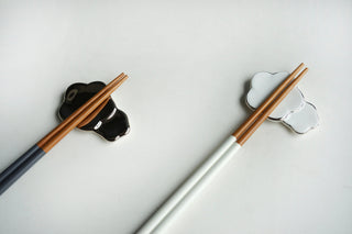 Blooming Platinum/Platinum Edge Flatware Rests Lifestyle Photo