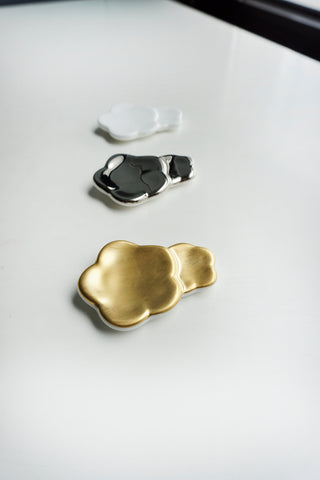 Blooming White/Gold/Platinum Flatware Rests Lifestyle Photo Gold Focus