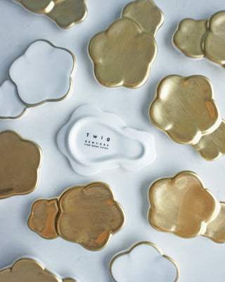 Blooming Gold/Gold Rim Flatware Rests Close Up Photo