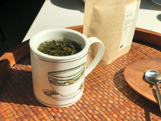 Heritage Daisy Chain Mug Lifestyle Photo