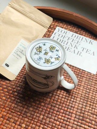 Heritage Daisy Chain Mug Lifestyle Photo
