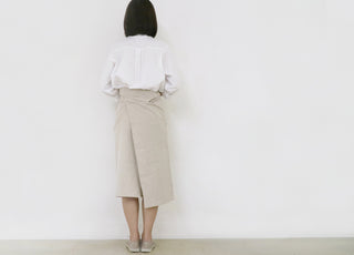 Bistro Apron Tan Lifestyle Shot Back