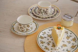 Heritage Daisy Chain & Forget Me Not Lifestyle Photo