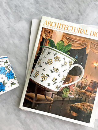 Heritage Daisy Chain Mug Blooming Ver. Lifestyle Photo