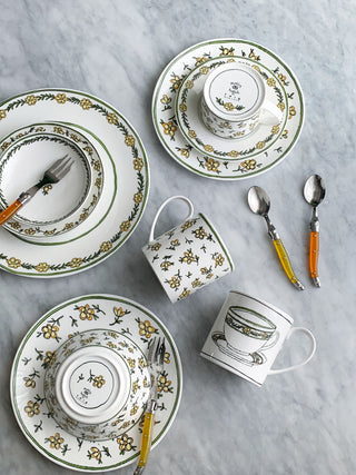 Heritage Daisy Chain Lifestyle Photo