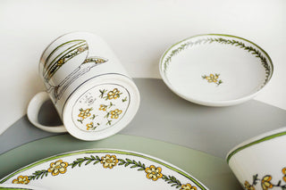 Heritage Daisy Chain Lifestyle Photo Mug Cut