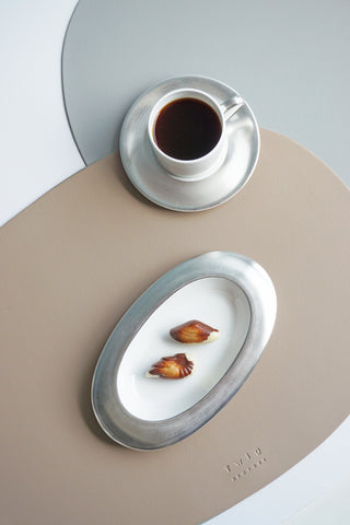 Deco Oval Placemats Gray & Milky Brown Lifestyle Photo