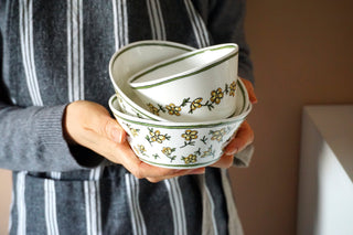 Heritage Daisy Chain Bowls Lifestyle Photo